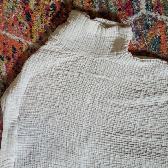 Wonderbody lightweight cotton v-neck short sleeve blouse - Picture 12 of 12